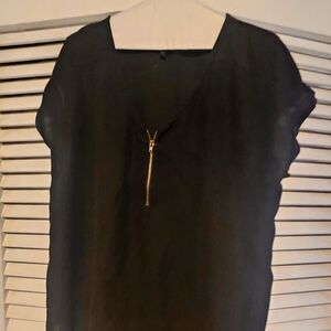 Ladies blouse with zipper front